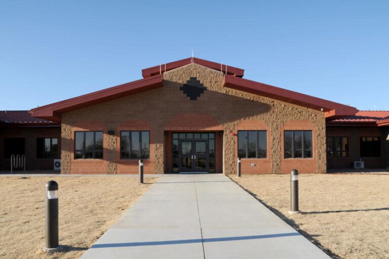 120126 F NI784 006 768x511